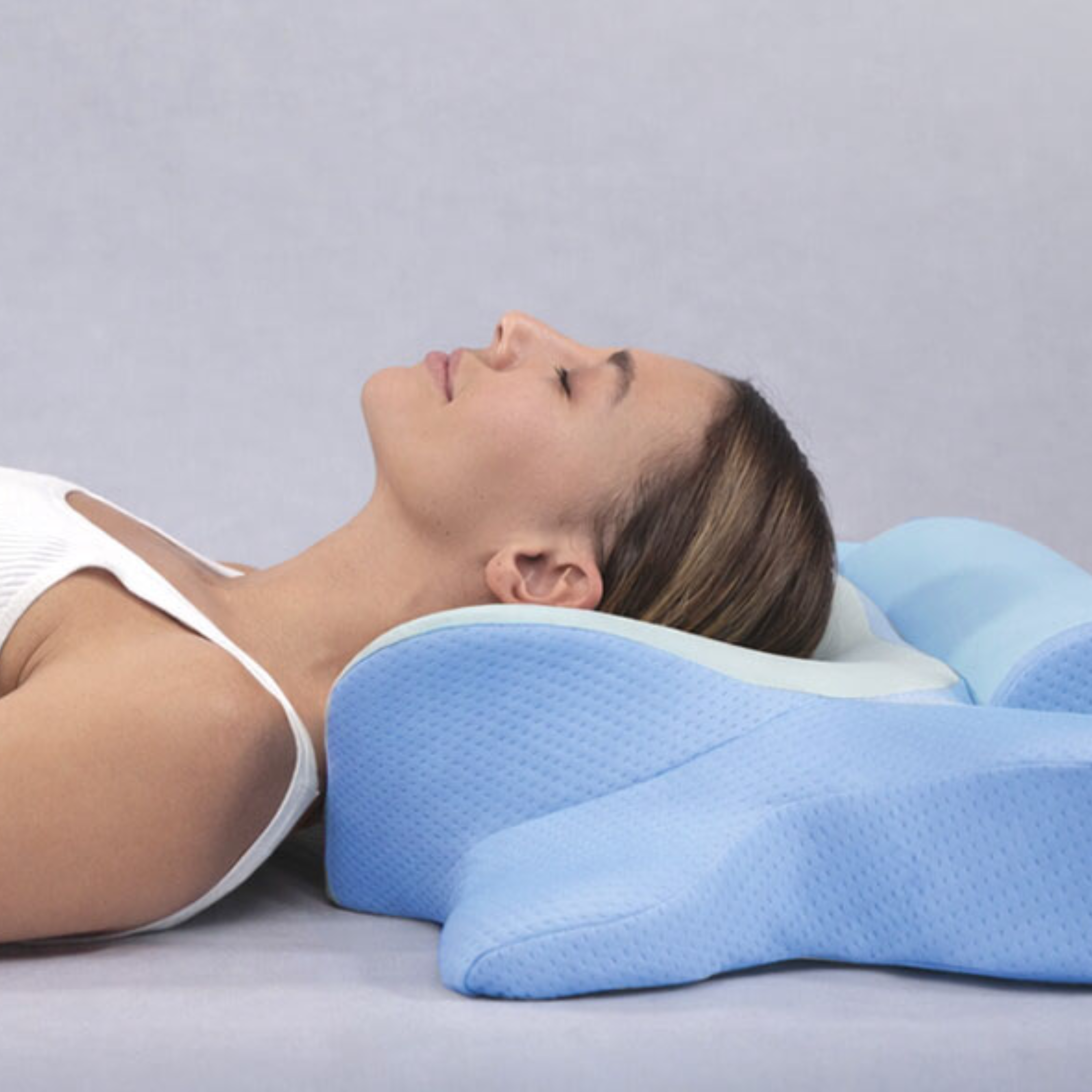 Customer resting comfortably on a Melara Max pillow
